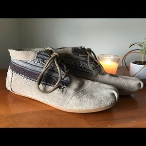 Toms Tribal Suede Moccasin